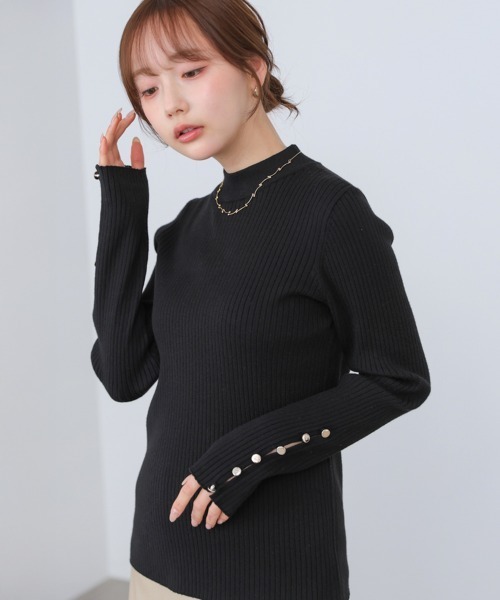 Bab（バブ）の「【選べるサイズ展開】袖ボタンハイネックリブニットトップス（ニット/セーター・レディース・ピンク/グリーン/A/チャコールグレー/アイボリー/ブラック・M/L）」の3枚目の写真