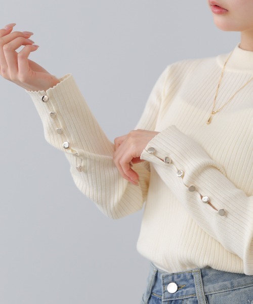 Bab（バブ）の「【選べるサイズ展開】袖ボタンハイネックリブニットトップス（ニット/セーター・レディース・ピンク/グリーン/A/チャコールグレー/アイボリー/ブラック・M/L）」の8枚目の写真