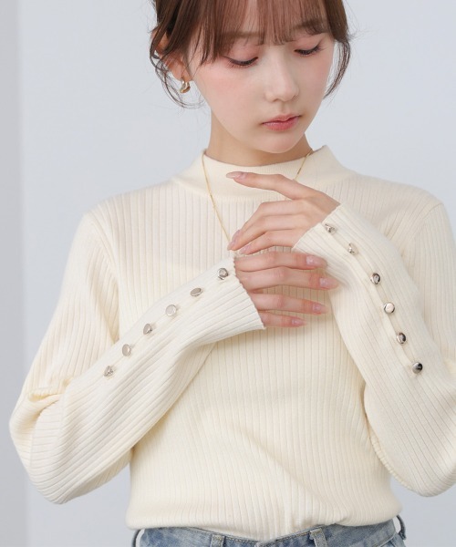 Bab（バブ）の「【選べるサイズ展開】袖ボタンハイネックリブニットトップス（ニット/セーター・レディース・ピンク/グリーン/A/チャコールグレー/アイボリー/ブラック・M/L）」の12枚目の写真