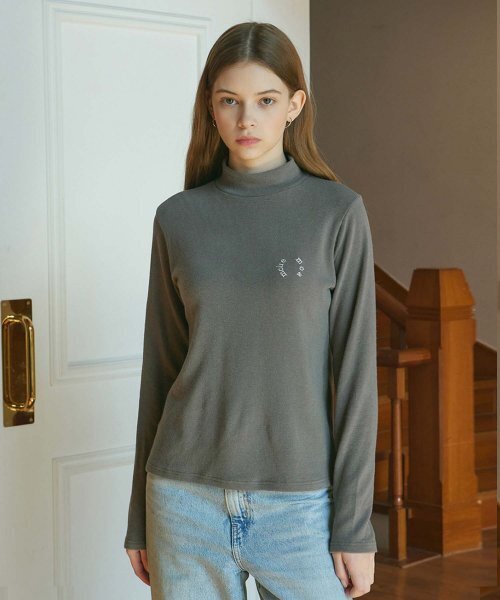 MOIREMOA(モアレモア)の「Basic angora turtleneck-charcoal(Tシャツ/カットソー・レディース・チャコール・FREE)」の3枚目の写真