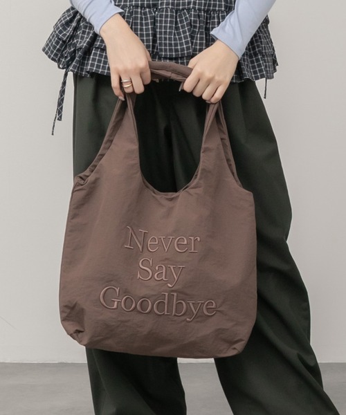 HEILIS(ヘイリス)の「ロゴ刺繍トートバッグ / レッド ネイビー ブラウン トート A4 通勤 通学 サブバッグ 韓国 刺繍 ロゴ 軽量 肩掛け(トートバッグ・レディース・ブラウン/ネイビー/レッド・FREE)」の4枚目の写真