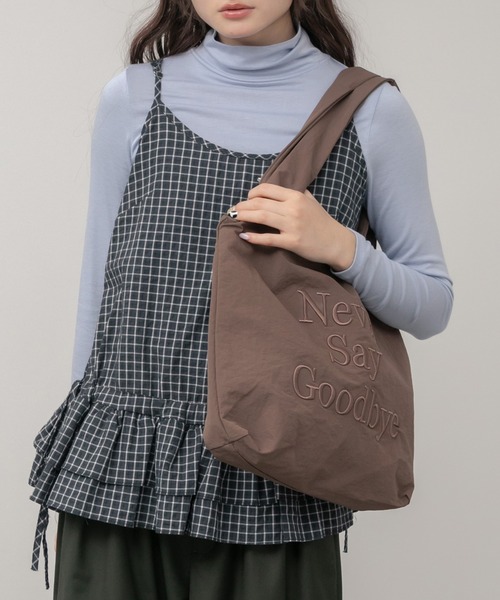 HEILIS(ヘイリス)の「ロゴ刺繍トートバッグ / レッド ネイビー ブラウン トート A4 通勤 通学 サブバッグ 韓国 刺繍 ロゴ 軽量 肩掛け(トートバッグ・レディース・ブラウン/ネイビー/レッド・FREE)」の6枚目の写真