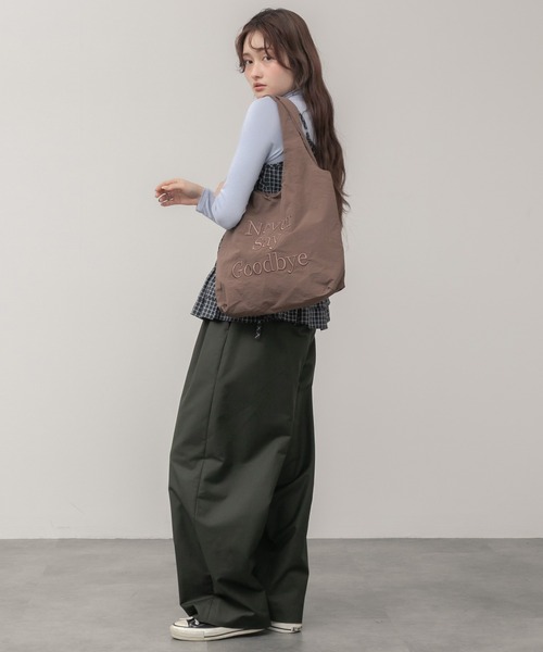 HEILIS(ヘイリス)の「ロゴ刺繍トートバッグ / レッド ネイビー ブラウン トート A4 通勤 通学 サブバッグ 韓国 刺繍 ロゴ 軽量 肩掛け(トートバッグ・レディース・ブラウン/ネイビー/レッド・FREE)」の9枚目の写真