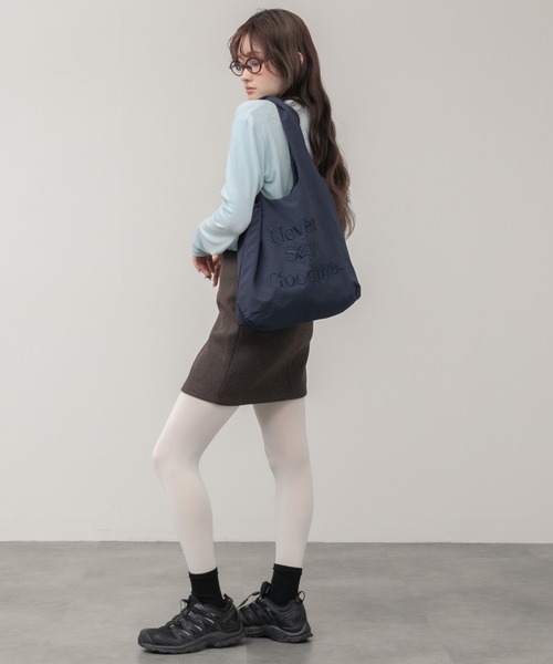 HEILIS(ヘイリス)の「ロゴ刺繍トートバッグ / レッド ネイビー ブラウン トート A4 通勤 通学 サブバッグ 韓国 刺繍 ロゴ 軽量 肩掛け(トートバッグ・レディース・ブラウン/ネイビー/レッド・FREE)」の16枚目の写真