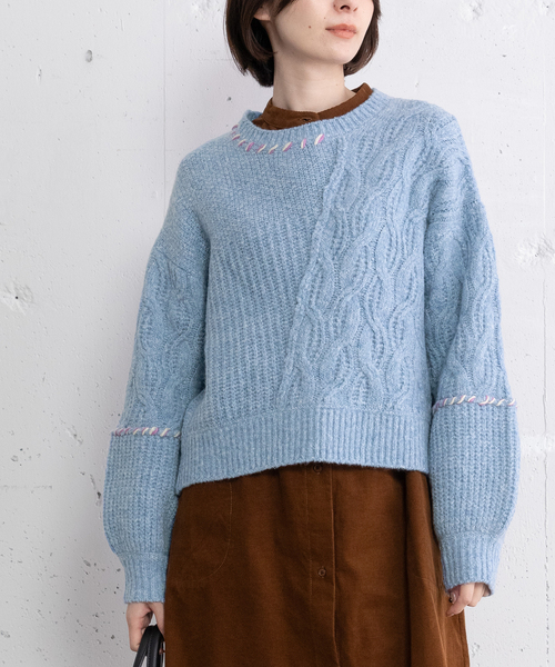 POU DOU DOU（プードゥドゥ）の「ハンドステッチななめケーブルニット（ニット/セーター・レディース・オフホワイト/ブラック/レッド/ブルー・M）」の3枚目の写真