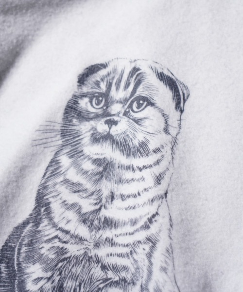 THRIFTY LOOK（スリフティールック）の「星野源様着用 NHK星野源と松重豊のおともだち　THRIFTY LOOK スリフティルック / OTHER SIZE PRINTED CAT SWEAT（スウェット・メンズ・パープル/ブラック/ホワイト・LARGE/X-LARGE/MEDIUM）」の10枚目の写真