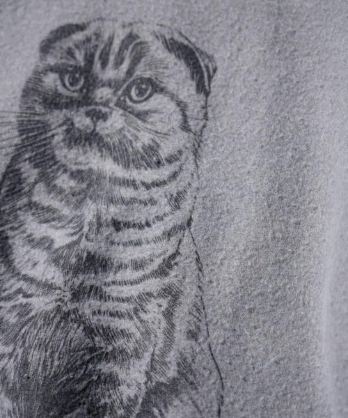 THRIFTY LOOK（スリフティールック）の「星野源様着用 NHK星野源と松重豊のおともだち　THRIFTY LOOK スリフティルック / OTHER SIZE PRINTED CAT SWEAT（スウェット・メンズ・パープル/ブラック/ホワイト・LARGE/X-LARGE/MEDIUM）」の16枚目の写真