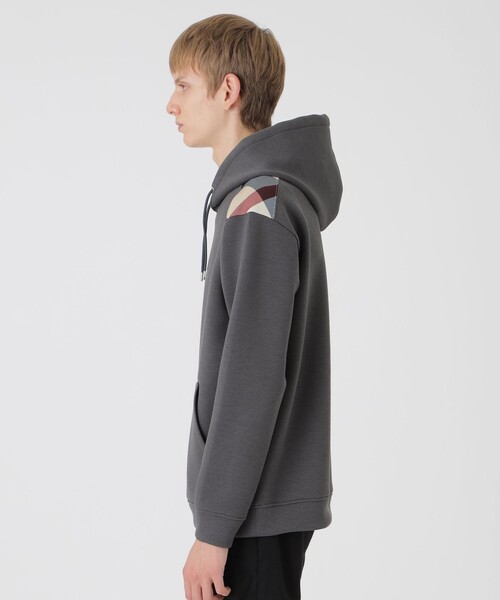 BLACK LABEL CRESTBRIDGE（ブラックレーベル・クレストブリッジ）の「【一部店舗限定】ショルダーチェックロゴフーディー（Tシャツ/カットソー・メンズ・グレー系その他/ブラック・M/L）」の9枚目の写真