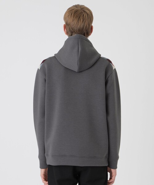 BLACK LABEL CRESTBRIDGE（ブラックレーベル・クレストブリッジ）の「【一部店舗限定】ショルダーチェックロゴフーディー（Tシャツ/カットソー・メンズ・グレー系その他/ブラック・M/L）」の10枚目の写真