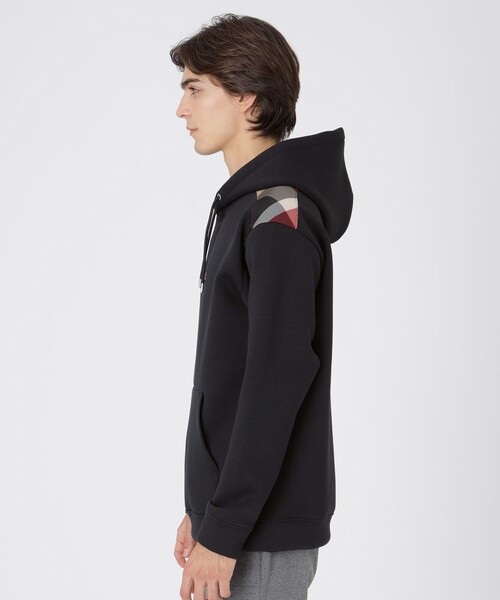 BLACK LABEL CRESTBRIDGE（ブラックレーベル・クレストブリッジ）の「【一部店舗限定】ショルダーチェックロゴフーディー（Tシャツ/カットソー・メンズ・グレー系その他/ブラック・M/L）」の14枚目の写真