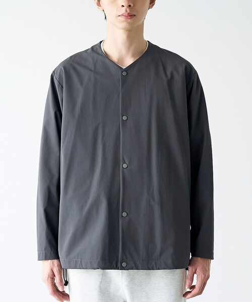 coen（コーエン）の「ストレッチテックナイロンノーカラージャケット【ストレッチ、はっ水、耐摩耗性、UVカット】（その他アウター・メンズ・ブラック/ダークグレー・S/M/L/XL）」の4枚目の写真