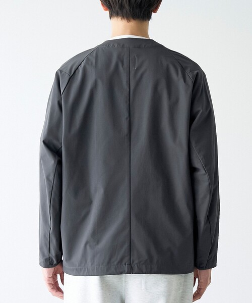 coen（コーエン）の「ストレッチテックナイロンノーカラージャケット【ストレッチ、はっ水、耐摩耗性、UVカット】（その他アウター・メンズ・ブラック/ダークグレー・S/M/L/XL）」の6枚目の写真