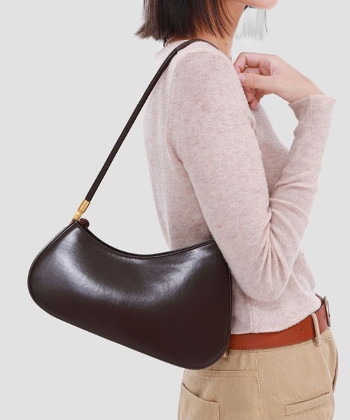 TONER（トナー）の「スリムカーブバッグ（ショルダーバッグ・レディース・ブラック/ブラウン/レッド・FREE）」の2枚目の写真