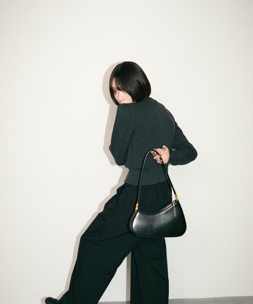 TONER（トナー）の「スリムカーブバッグ（ショルダーバッグ・レディース・ブラック/ブラウン/レッド・FREE）」の16枚目の写真