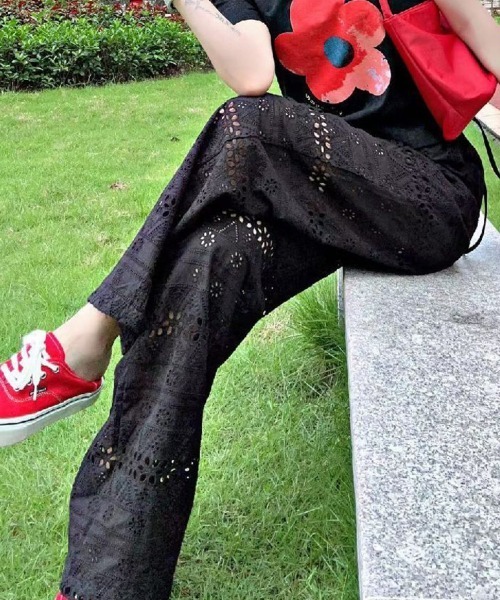 SallyLunn（サリーラン）の「総レースワイドパンツ（その他パンツ・レディース・アイボリー/ブラック・MEDIUM/LARGE）」の9枚目の写真