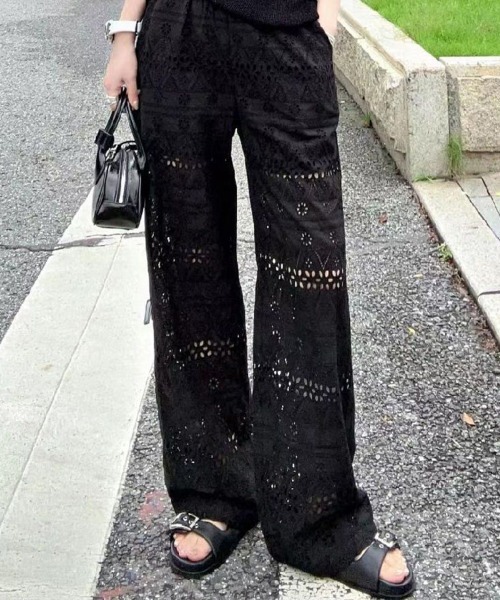 SallyLunn（サリーラン）の「総レースワイドパンツ（その他パンツ・レディース・アイボリー/ブラック・MEDIUM/LARGE）」の4枚目の写真