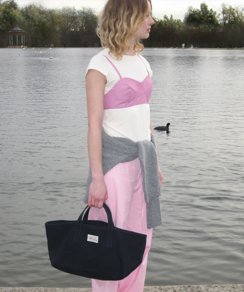 SINOON（シヌーン）の「Rose Label Point Tote Bag (Navy)（トートバッグ・レディース・ネイビー・FREE）」の3枚目の写真
