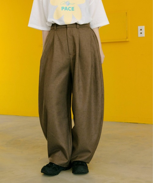 PILIT(ピリット)の「サイドタックコクーンパンツ(スラックス・レディース・ブラウン/グレー・MEDIUM)」の2枚目の写真