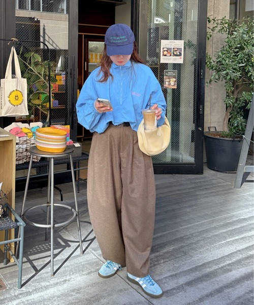 PILIT(ピリット)の「サイドタックコクーンパンツ(スラックス・レディース・ブラウン/グレー・MEDIUM)」の5枚目の写真