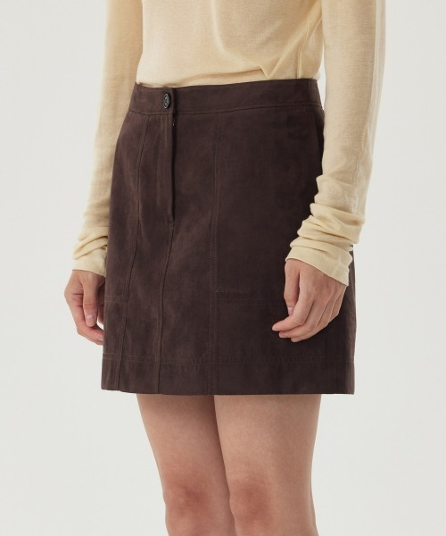 COVERNAT（カバーナット）の「WOMAN SUEDE MINI SKIRT（スカート・レディース・ブラウン・SMALL）」の6枚目の写真