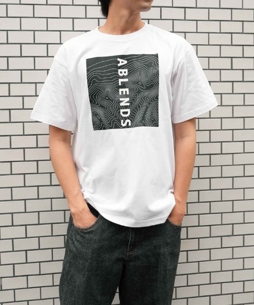 A blends(エイブレンズ)の「A blends TOPOGRAHYクルーネックTシャツ(Tシャツ/カットソー・メンズ・ブラック/ホワイト・LARGE/MEDIUM/X-LARGE)」の1枚目の写真