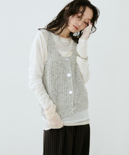 Aunt Marie's（アントマリーズ）の「メタルボタンミックスニットベスト【アンサンブル対応可能】（ベスト・レディース・ブルー/ブラック/アイボリー・FREE）」の6枚目の写真
