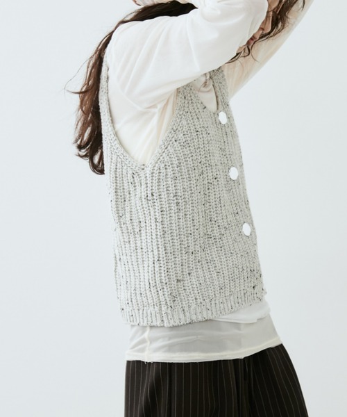 Aunt Marie's（アントマリーズ）の「メタルボタンミックスニットベスト【アンサンブル対応可能】（ベスト・レディース・ブルー/ブラック/アイボリー・FREE）」の7枚目の写真