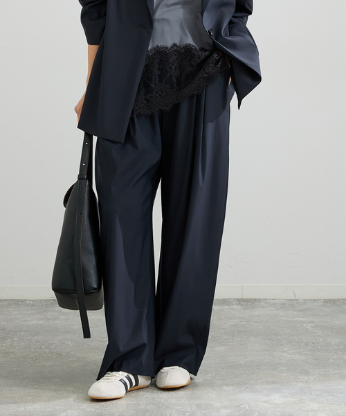 IENA（イエナ）の「《セットアップ対応可》エアリーライトコクーンパンツ（その他パンツ・レディース・ネイビー/ブラウン・36/34/38）」の13枚目の写真