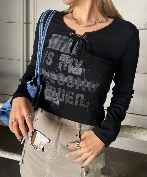 non-hedge(ノンヘッジ)の「ロゴレースアップロンT(Tシャツ/カットソー・レディース・ワインレッド/ブラック/アイボリー/グレー/オフホワイト・FREE)」の3枚目の写真