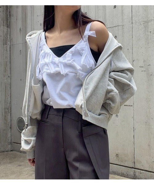 LE CIEL BLEU(ルシェルブルー)の「クロップドフーディー / Cropped Hoodie(パーカー・レディース・グレー/ブラック/アイボリー/ピンク・36)」の4枚目の写真