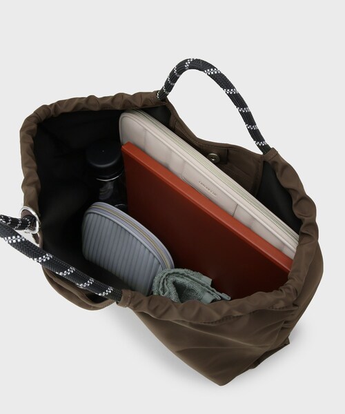 OPAQUE.CLIP（オペークドットクリップ）の「ロープハンドルBIGトートバッグ（トートバッグ・レディース・オフホワイト/ブラック/ブラウン系その他・00）」の19枚目の写真