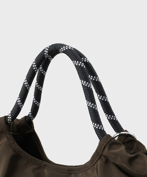 OPAQUE.CLIP（オペークドットクリップ）の「ロープハンドルBIGトートバッグ（トートバッグ・レディース・オフホワイト/ブラック/ブラウン系その他・00）」の21枚目の写真