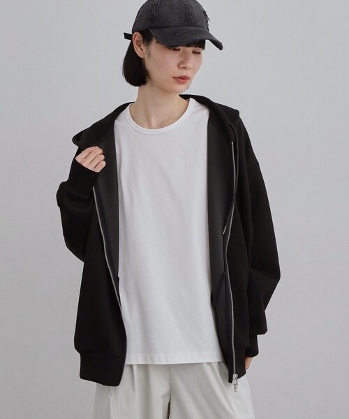 tk.TAKEO KIKUCHI（ティーケータケオキクチ）の「オーバーサイズジップパーカー（パーカー・メンズ・ネイビー/ライトベージュ/ブラック・03/02）」の9枚目の写真