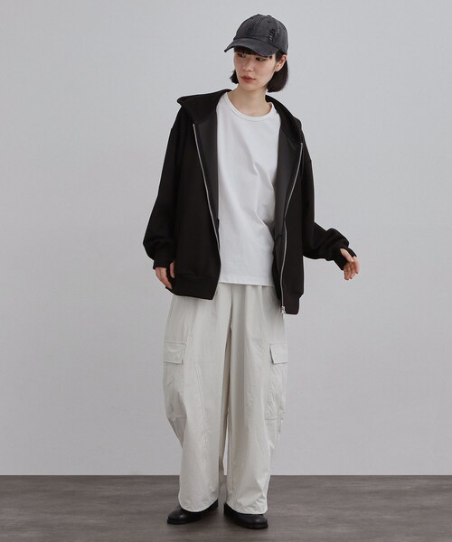 tk.TAKEO KIKUCHI（ティーケータケオキクチ）の「オーバーサイズジップパーカー（パーカー・メンズ・ネイビー/ライトベージュ/ブラック・03/02）」の10枚目の写真