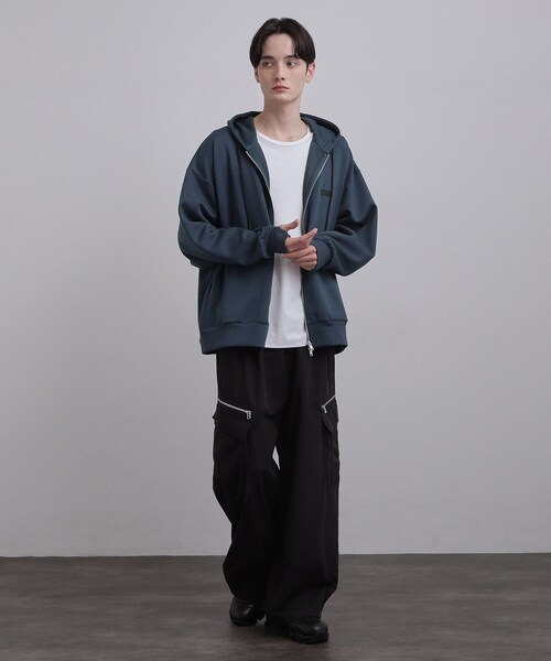 tk.TAKEO KIKUCHI（ティーケータケオキクチ）の「オーバーサイズジップパーカー（パーカー・メンズ・ネイビー/ライトベージュ/ブラック・03/02）」の21枚目の写真