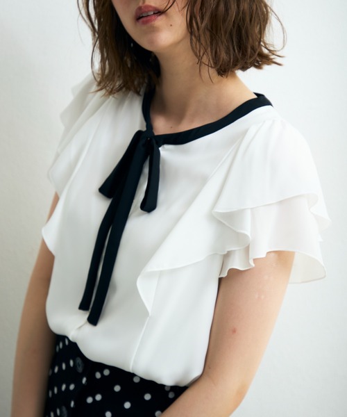 MISCH MASCH(ミッシュマッシュ)の「2026春夏新作 配色リボンダブルフレア袖ブラウス(シャツ/ブラウス・レディース・ホワイト×ブラック/ベージュ/ホワイト/ライトグリーン・フリ-)」の16枚目の写真