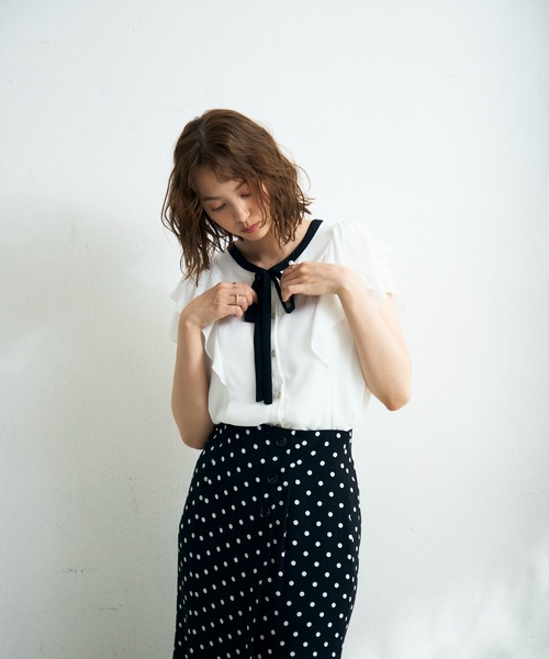 MISCH MASCH(ミッシュマッシュ)の「2026春夏新作 配色リボンダブルフレア袖ブラウス(シャツ/ブラウス・レディース・ホワイト×ブラック/ベージュ/ホワイト/ライトグリーン・フリ-)」の14枚目の写真