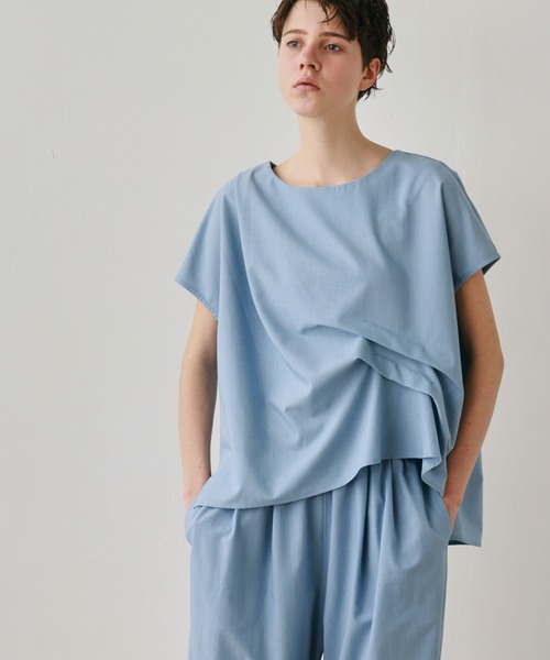 Kelen（ケレン）の「「KELEN / ケレン」フレンチスリーブタックデザイントップス（シャツ/ブラウス・レディース・グレー/ブラウン/ブラック/サックスブルー・FREE）」の6枚目の写真