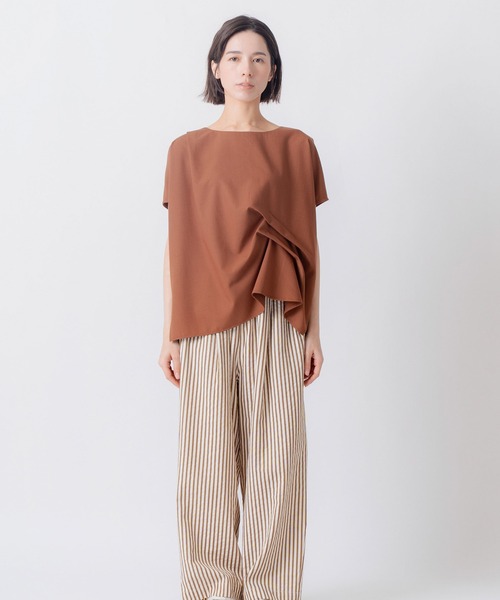 Kelen（ケレン）の「「KELEN / ケレン」フレンチスリーブタックデザイントップス（シャツ/ブラウス・レディース・グレー/ブラウン/ブラック/サックスブルー・FREE）」の18枚目の写真
