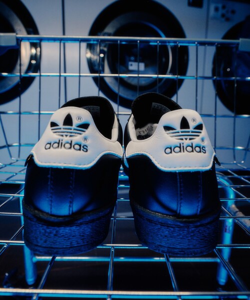 adidas Originals(アディダスオリジナルス)の「<adidas Originals>スーパースター82 GORE-TEX スニーカー(スニーカー・メンズ・ホワイト/ブラック・27cm/28cm/28.5cm/27.5cm/26cm/26.5cm/25.5cm)」の6枚目の写真