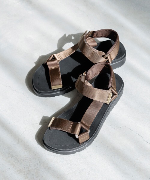 studio CLIP(スタディオクリップ)の「軽らくスポーツサンダル(サンダル・レディース・ベージュ/ブラウン/ボルドー/ブラック・MEDIUM/LARGE)」の3枚目の写真