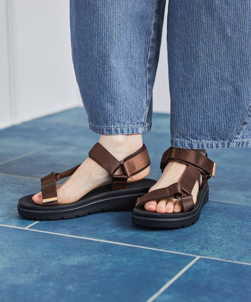 studio CLIP(スタディオクリップ)の「軽らくスポーツサンダル(サンダル・レディース・ベージュ/ブラウン/ボルドー/ブラック・MEDIUM/LARGE)」の1枚目の写真