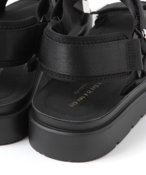 studio CLIP(スタディオクリップ)の「軽らくスポーツサンダル(サンダル・レディース・ベージュ/ブラウン/ボルドー/ブラック・MEDIUM/LARGE)」の12枚目の写真