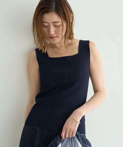 YECCA VECCA（イェッカヴェッカ）の「2wayスクエアノースリーブニット（ニット/セーター・レディース・ネイビー/アイボリー/グレイッシュベージュ/ブラウン・FREE）」の5枚目の写真