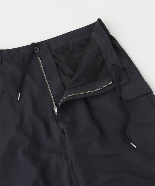 CITY COUNTRY CITY(シティーカントリーシティー)の「CITY COUNTRY CITY / シティーカントリーシティー TASLAN NYLON PANTS(その他パンツ・メンズ・ホワイト系その他/ブラック・LARGE/MEDIUM)」の4枚目の写真
