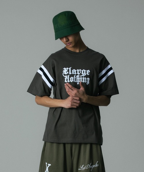 XLARGE(エクストララージ)の「FOOTBALL S/S TEE(Tシャツ/カットソー・メンズ・ネイビー/ブラウン/ブラック・S/M/L/XL)」の21枚目の写真