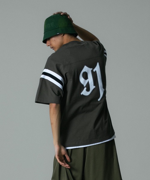 XLARGE(エクストララージ)の「FOOTBALL S/S TEE(Tシャツ/カットソー・メンズ・ネイビー/ブラウン/ブラック・S/M/L/XL)」の20枚目の写真