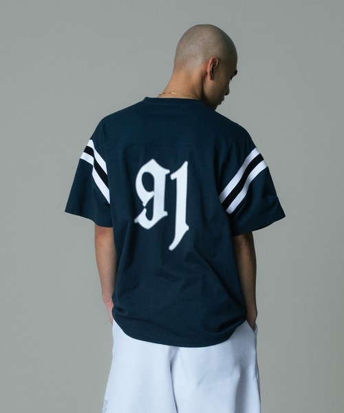 XLARGE(エクストララージ)の「FOOTBALL S/S TEE(Tシャツ/カットソー・メンズ・ネイビー/ブラウン/ブラック・S/M/L/XL)」の16枚目の写真