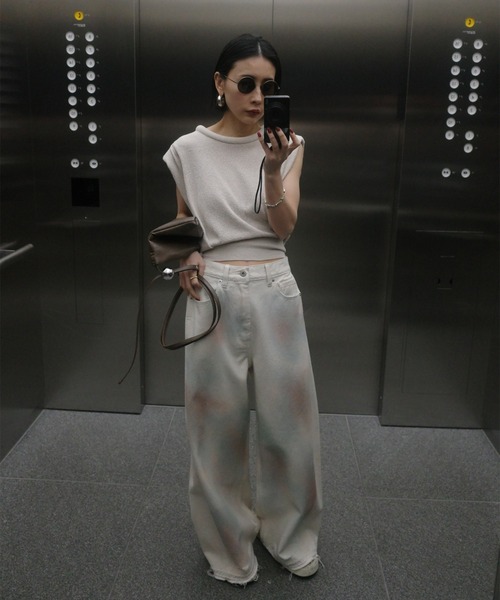 Ameri(アメリ)の「WIDE SIDE TUCK PAINT DENIM PANTS(デニムパンツ・レディース・ブラック/アイボリー・26inch/25inch/24inch)」の5枚目の写真