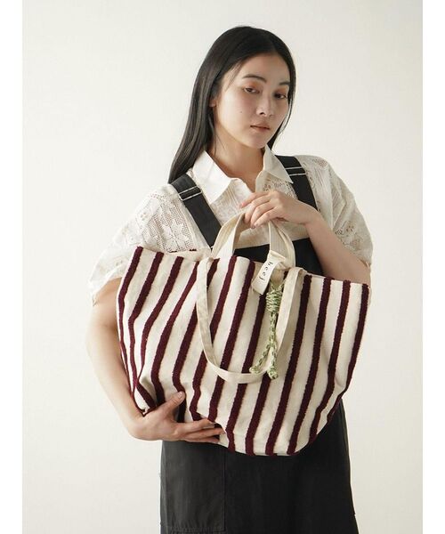 FIKA.（フィーカ）の「Loop embroidered stripe bag（トートバッグ・レディース・グリーン系その他3/ブラック/ダークブラウン・FREE）」の17枚目の写真